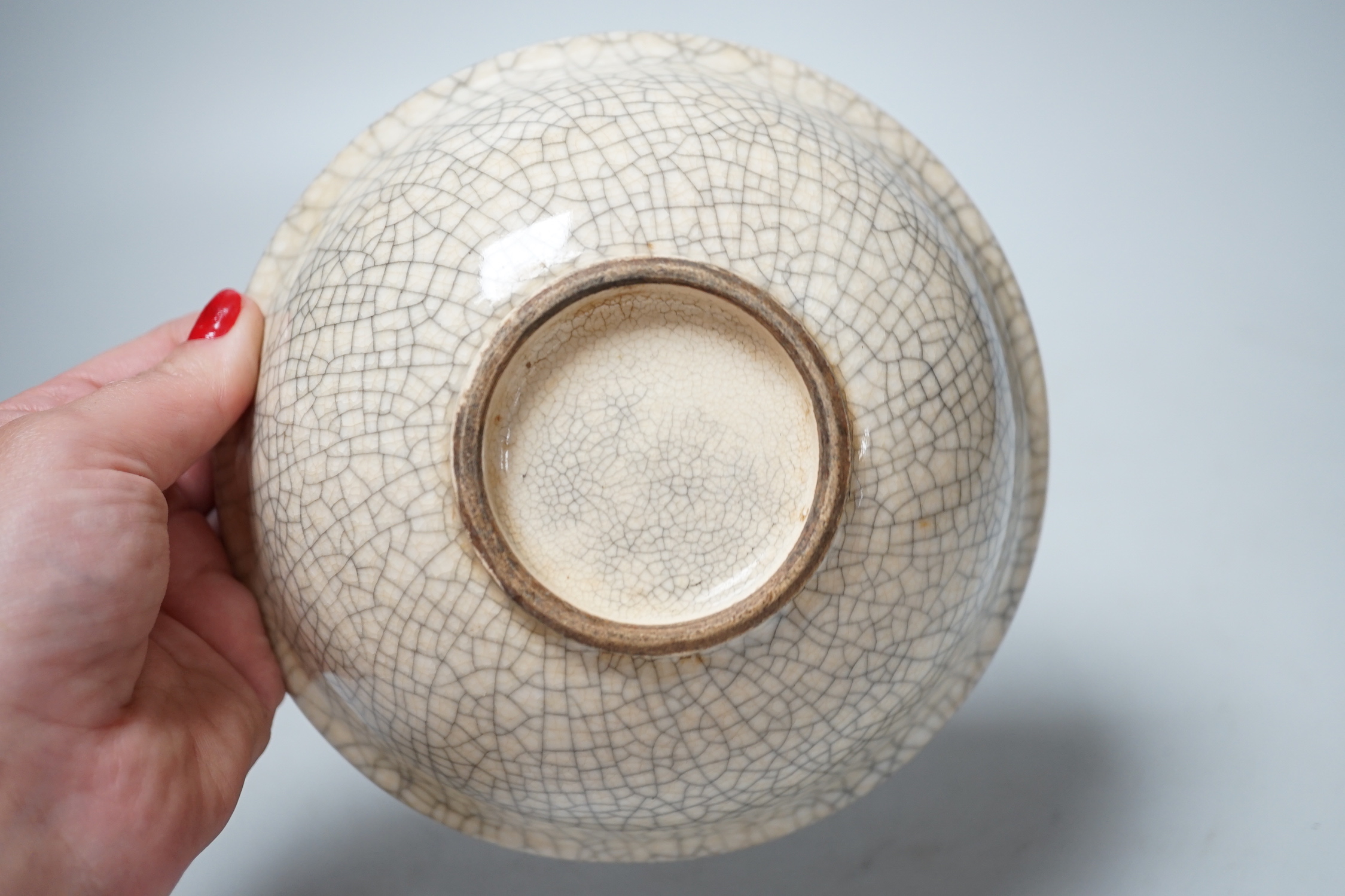 A Chinese crackle glazed bowl, 16cm diameter